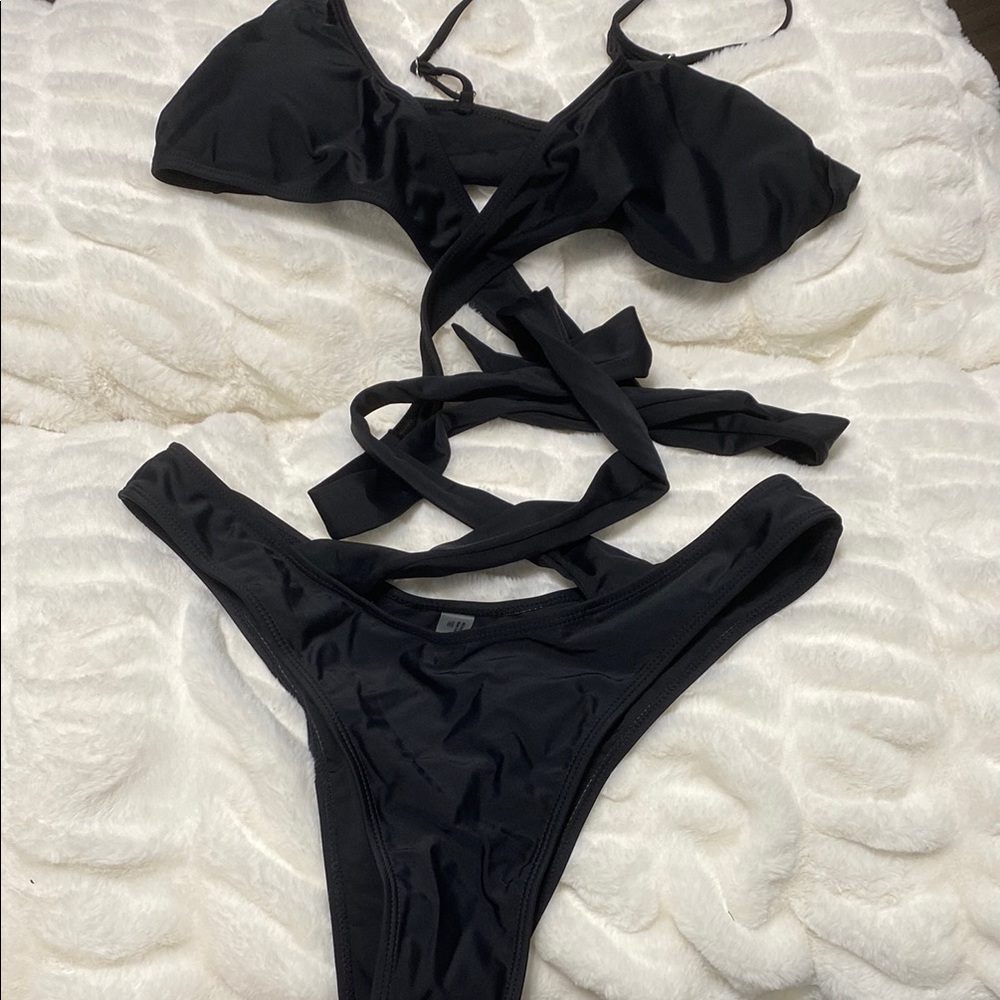 Black Minimalist Bandeau Bikini Swimwear
